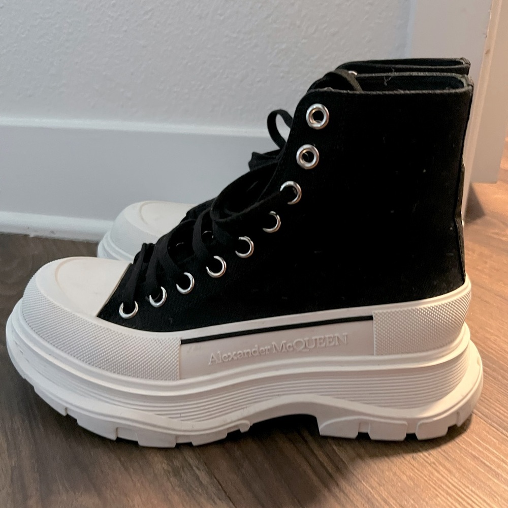 size 39 Alexander McQueen tread slick